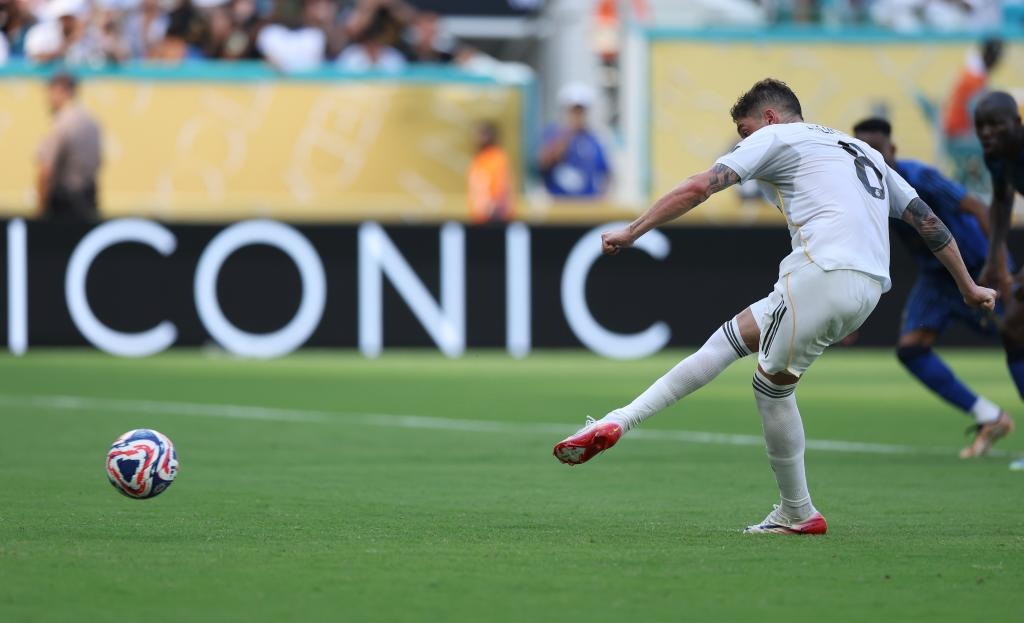 这就是射击，犬牙交错，两位枪神太强了，心脏不大真搞不了射击，看的太紧张了！＂